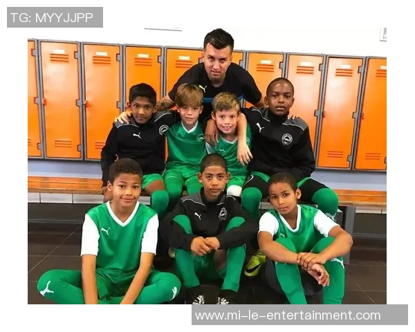 足球大师格策亲自捏脸打造个性化球员形象引发热议